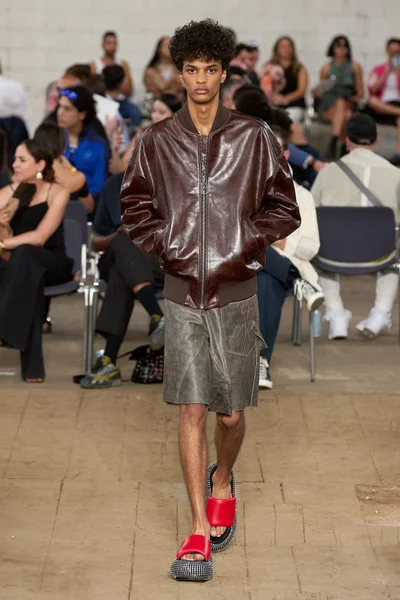 Look 19